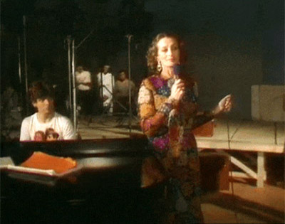 Nasturtium Red (Rouge Capucine): on tv